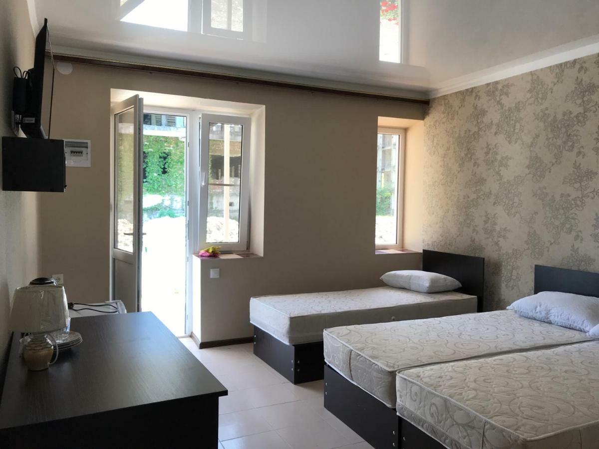 Ainar Hotel Gagra Exterior photo